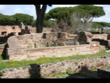 03066 ostia - regio i - insula ii - ninfeo (i,ii,1) - decumanus maximus - gesehen von sueden.jpg